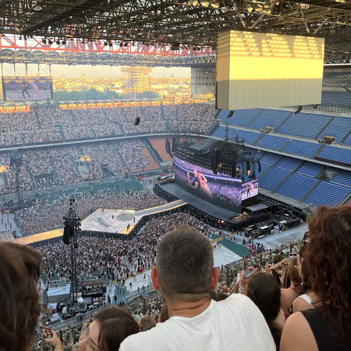 naattaliasl's tweet photo. best day ever <3 i love u sm taylor🌟🫂 https://t.co/24PfZnegl1