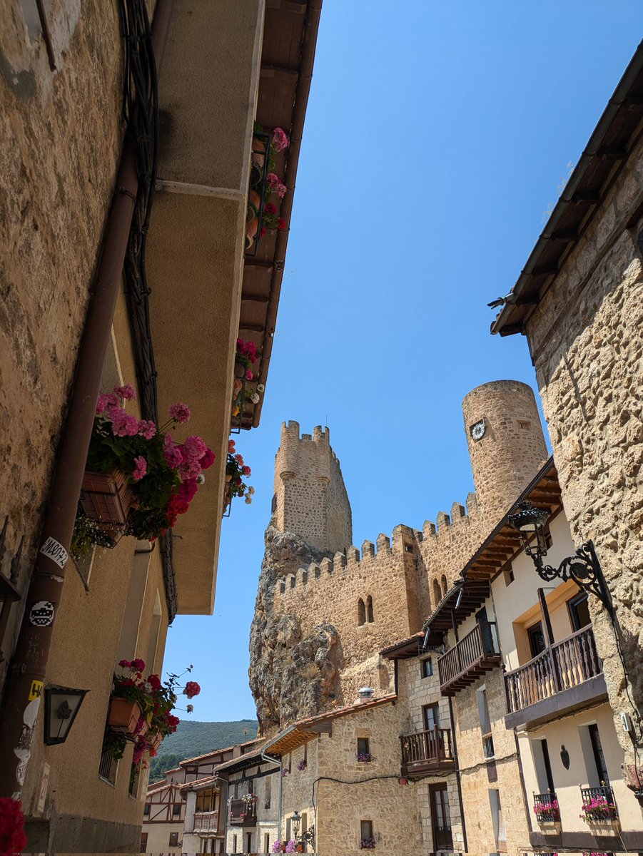 altuwi's tweet photo. Día tres en #Burgos #Frias #Tobera https://t.co/RAH0aNeOyg