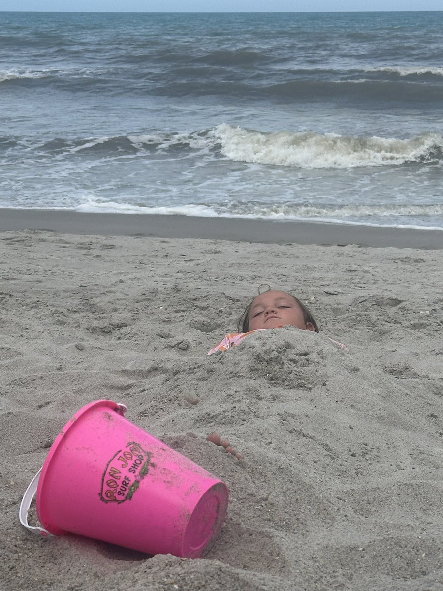 kkmac34's tweet photo. Nothing beats a day at the beach for a Florida girl! Spy her favorite bucket from @ronjons in Cocoa Beach! 🏖️ #floridalife #beachbaby #summer2024 https://t.co/at9auuhJ3E