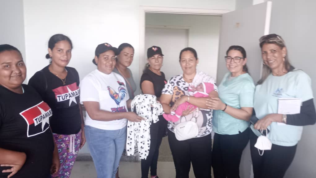 MRT Sucre Municipio Sucre el movimiento Micaela Bastidas realiza donación de porta pañaleras en el hospital Antonio Patricio de Alcalá, y los TUPAMARO dónde están? Apoyando a Nicolás.. vota rebelde vota TUPAMARO...