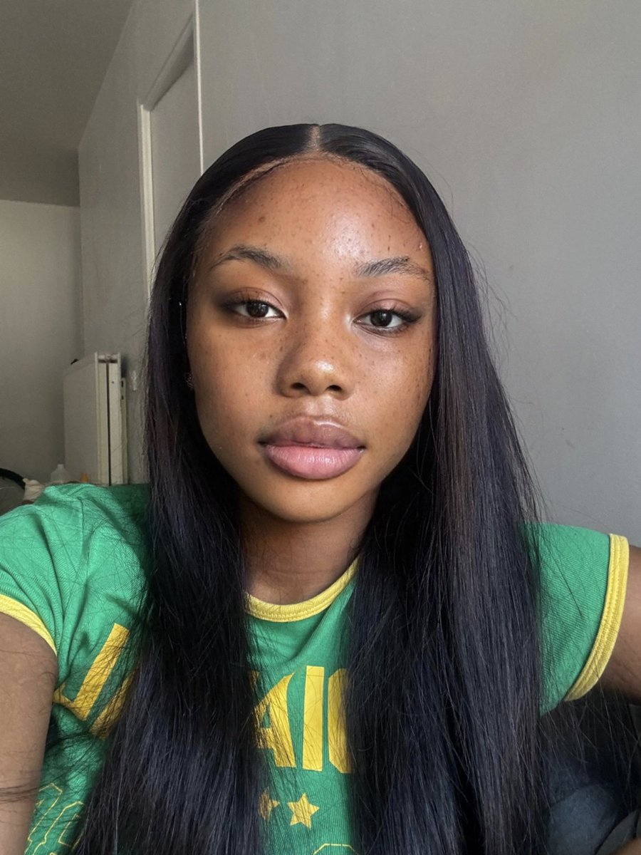 Hadassahdl's tweet photo. “N’arrête pas de te battre contre  ta chair qui t’empêche de prier et te pousse à aimer les choses vaines du monde. N’arrête pas d’essayer.  Même si tu n’y arrives pas le matin ,tu prieras le soir. Même si tu oublies aujourd’hui, demain tu t’en souviendras. Même si tu ne sens rien  Dieu est là. Même si ton corps ne peut pas, Dieu entends même les chuchotements de ta bouche, et même si tu ne sens pas la “Présence de Dieu “ ,Persévère. Frappe   à la porte du ciel jusqu’à ce qu’on t’ouvrira .N’arrête pas de lutter pour que la prière fasse partie de ton quotidien . Continue de perserver jusqu’à ce que prier deviendra un desir du coeur que tu feras avec passion 🔥🔥🔥