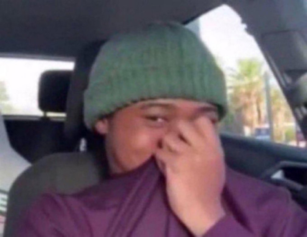 Mimi keeps picking Joey as if she’s forgetting he’s sitting on a bad boy piece of information. #loveIsland