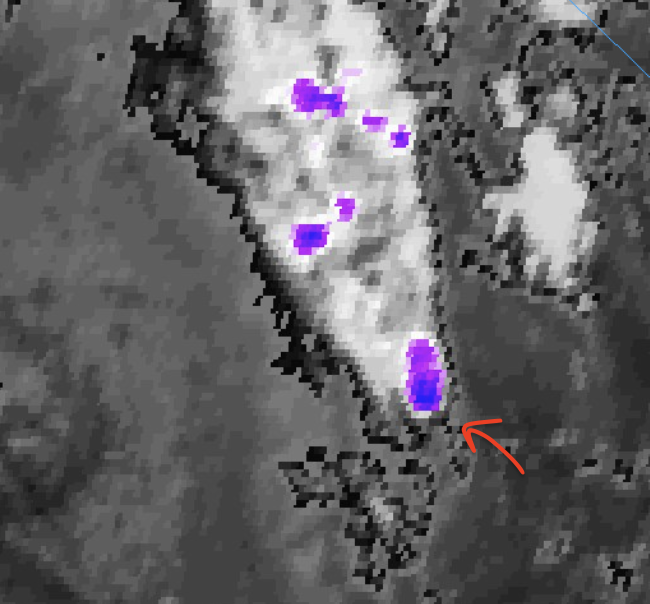 nplareau's tweet image. Boom goes the dynamite. #longfire producing rapid #pyroCb development with a substantial anvil aloft. Satellite data indicate cold cloud tops and hot fire (at 1.6 um)