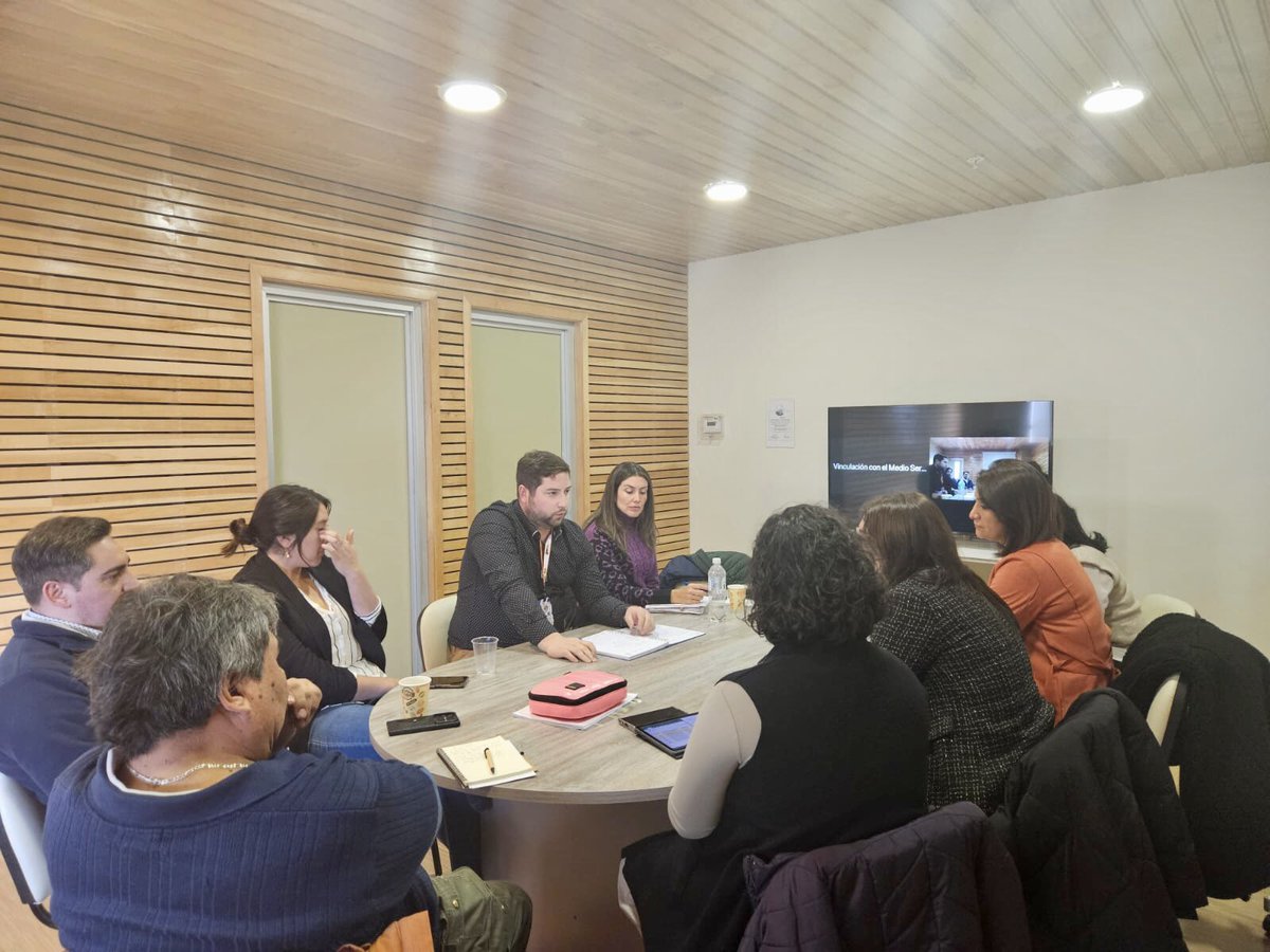 SaludMagallanes's tweet photo. 🔴 #ServicioEnTerreno Con objetivo de avanzar en trabajo conjunto para incidir en mayor satisfacción laboral funcionarias/os 🏥 Dr Marco Chamorro Iglesias, directora Verónica Yañez, se reunió con dirigentes gremiales base #Porvenir #FENATS #FENPRUSS #FENTESS @ministeriosalud https://t.co/3m2oecsQSf