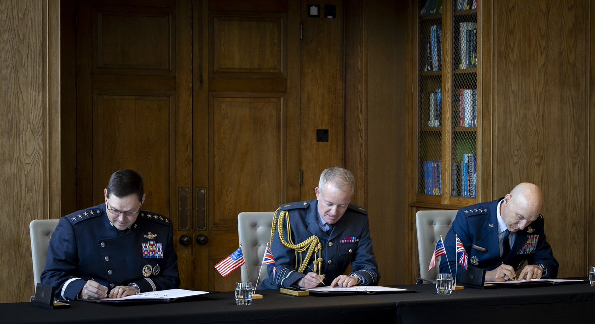 SpaceForceCSO's tweet photo. Proud to join CSAF Gen. Allvin &amp; @ChiefofAirStaff ACM Knighton in signing a shared vision statement that further strengthens, integrates &amp; accelerates cooperation between the @SpaceForceDoD, @USAirForce &amp; @RoyalAirForce. 🇺🇸🇬🇧 #PartnerToWin #GlobalAirSpaceChiefs https://t.co/015CcBW6SJ