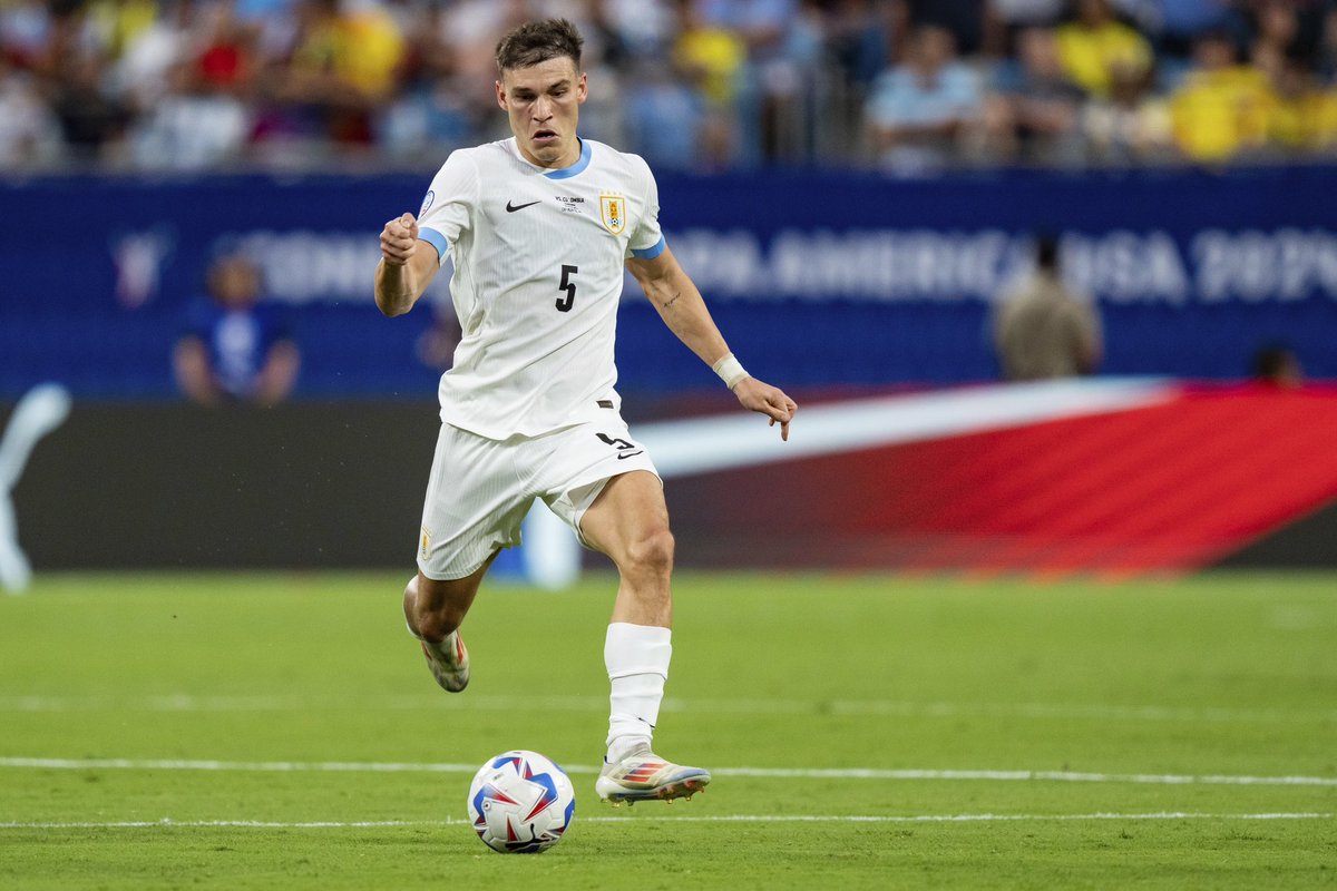 Plettigoal's tweet photo. 🚨🔴 As reported today and now confirmed again: Manuel #Ugarte, more than keen to join Manchester United with immediate effect ✔️

The 23 y/o midfielder has given green light for his transfer to ManUtd. Now, #MUFC trying to find a solution with #PSG. Clubs are in contact. Negotiations ongoing. 

@SkySportDE 🇺🇾