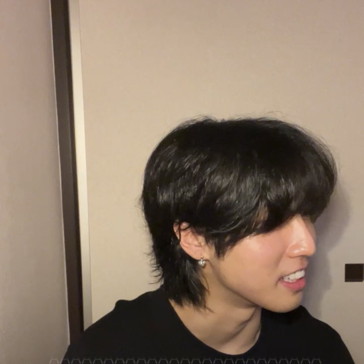 CryptBuny's tweet photo. @SeolarsStay Cutie boy when he went live https://t.co/1SqCbfu8wG