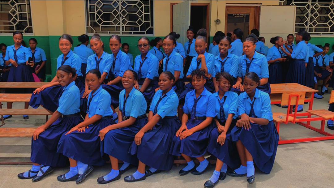 clh_haiti21's tweet photo. [1/2] Revivez en images, la conférence de clôture organisée par le Lycée du Cent Cinquantenaire (LCC) le vendredi 12 juillet dernier en présence de Mme Djina G. Delatour (Coordonatrice du PNCS), M. Arnaud Coutey (Expert en Education) [...] https://t.co/I9df1vDcjq