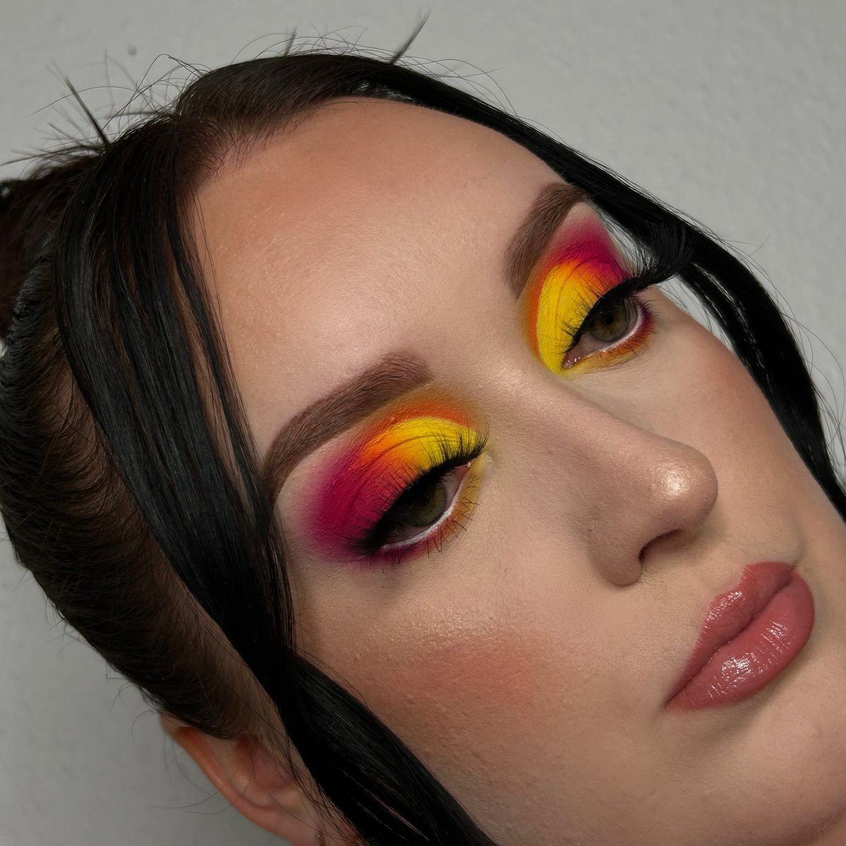 make_upbydani's tweet photo. Sun is shining ☀️🩷 #makeup https://t.co/ENR4fQFSQs
