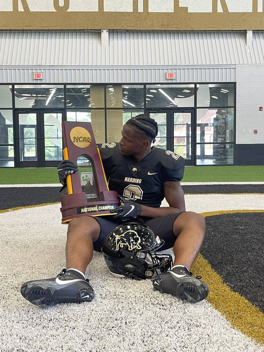KeithTheqb's tweet photo. None of this would be possible without my lord and savior Jesus Christ. I want to thank @PaulSimmonsHU and @CoachBigHU for giving me the opportunity to further my career!! With that being said I will be committing to Harding University!! #GoBisons 🦬 https://t.co/uAjhj6EHbR