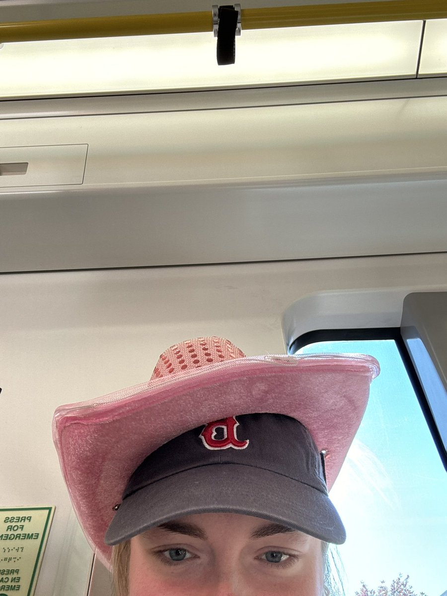 sweetnsated's tweet photo. another noah kahan x fenway collab https://t.co/q9rAPYRH6v