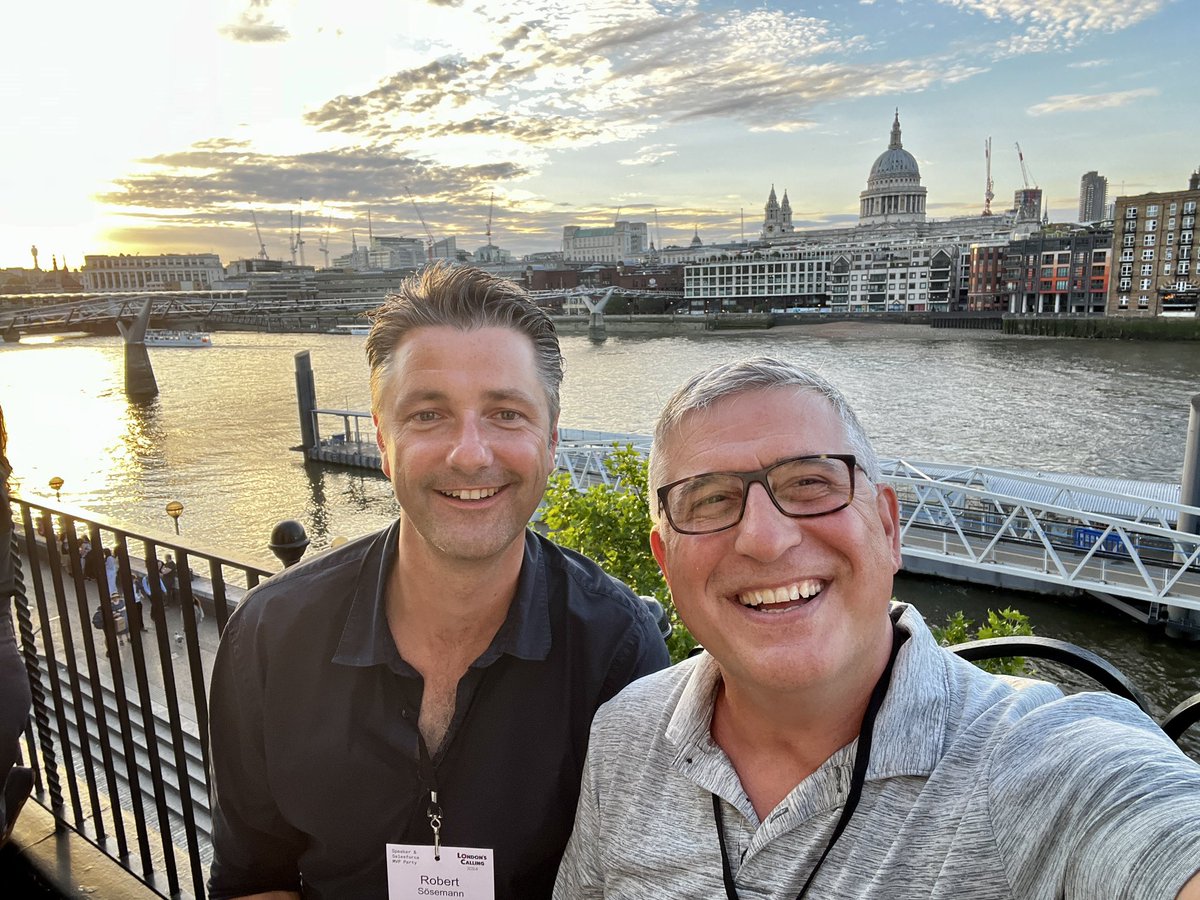 enginutkan's tweet photo. I had great fun at the speaker/MVP party for @LDNsCall. @LouiseLockie and the organizing team is doing a stellar job as always. I had a nice chat about AI and fair use of content with @rsoesemann . See you tomorrow. #LDNsCall https://t.co/cp32HX4waR