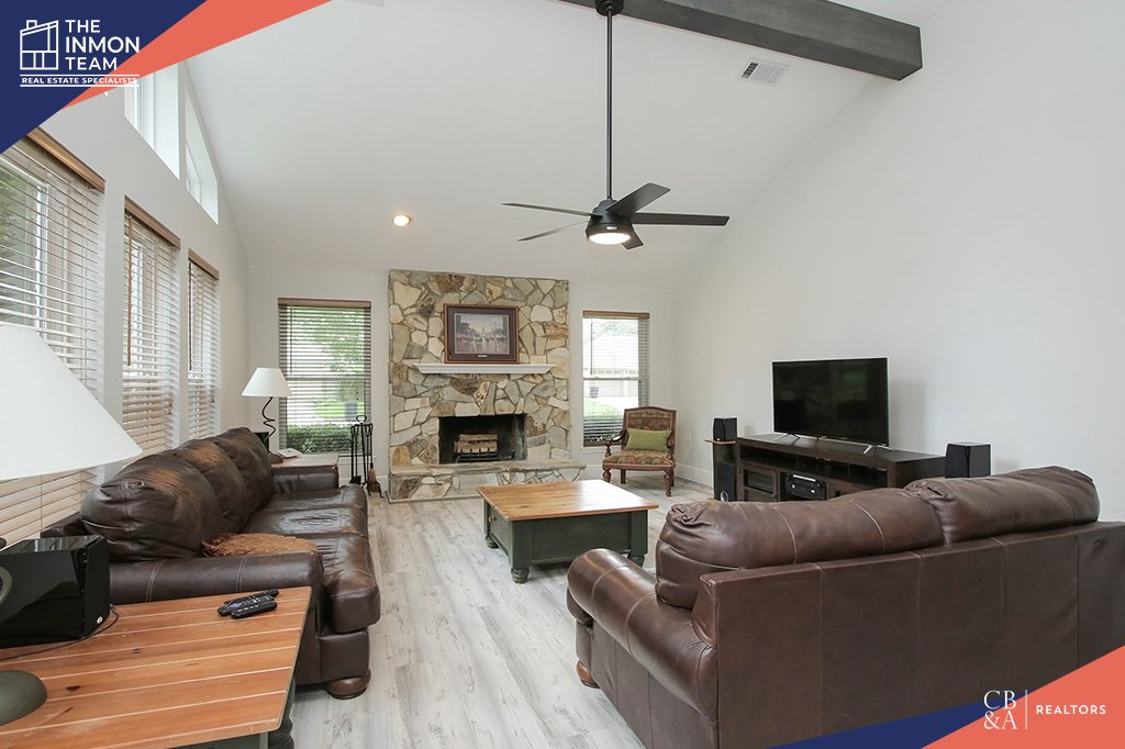 csinmon1's tweet photo. 🎉🏡 The Inmon Team’s Top Pick this week: a stunning 2-story home with modern amenities.

📍 11822 Quail Creek Drive, Houston, TX 77070
📅 Open House: July 20-21, 1-3 PM
🌟🔑 More info: https://t.co/npKPTLXnVT

#cbarealtors #theinmonteam #HomeSweetHome #TopPick #HoustonRealEstate https://t.co/eDuQPjvM6a