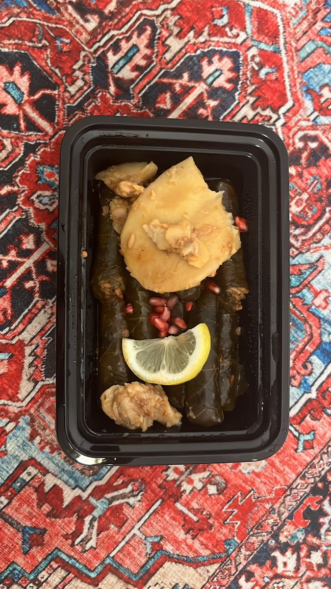 l2wur's tweet photo. @HungerStation اخس تطبيق توصيل ممكن تتعاملون معه طالبه من المغرب وإلا الان ماحلو مشكلتي اول شي وصلني الطلب ناقص ثاني شي وصلني الطلب مو مغلف زين ثالث شي وصلني الأكل مأكككولل منه؟؟؟؟؟ وفوق هذا عوضوني ب ٢٧ ريال سرقه عيني عينك دافع ٤٤ بالاخير لا اكل ولا تعويض رجعععو فلوسي ي سراقيين https://t.co/CIxmK4Hovt