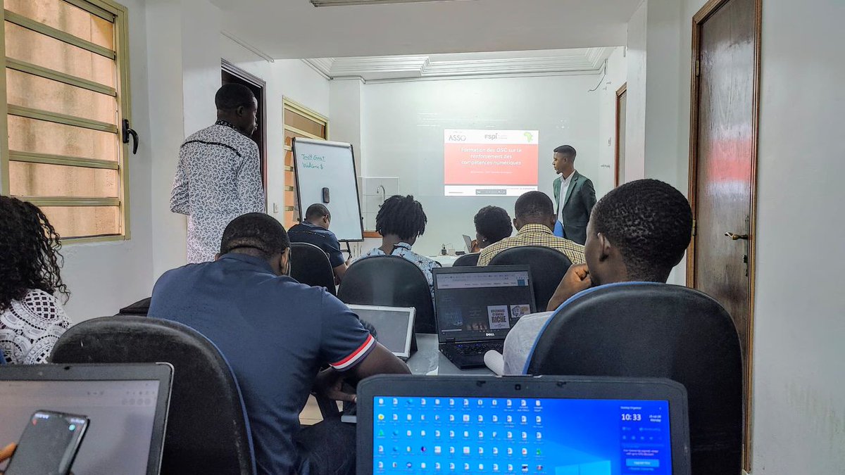LudovicKamdem's tweet photo. Ravie d'être bénéficiaires du projet Compétences numériques au
service de la transition économique au Cameroun, un projet qui vise à renforcer les capacités des Organisations de la Société Civile (OSC) camerounaises dans le secteur du digital.
#Fspi
#AdisiCameroun
#SimplonAsso https://t.co/x5HWrr7kae
