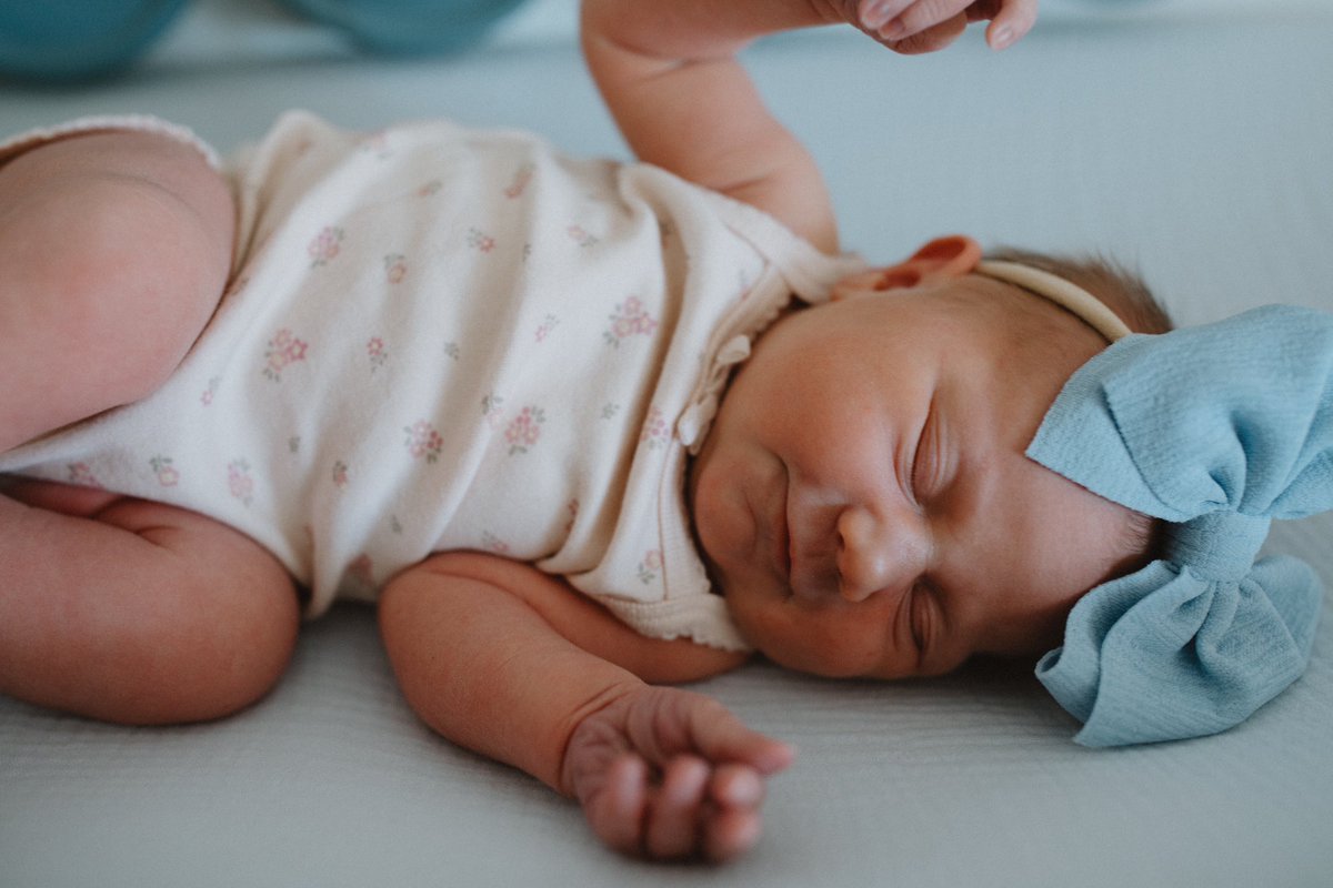 Bentherip's tweet photo. The offseason is just getting better for anyone with Mackinnon in their name. World meet Mackinnon Grace Ripperton! Mackinnon’s have 1 Heart trophy, 1 Ted Lindsay trophy and 1 happy healthy baby! https://t.co/ywJEeippNp