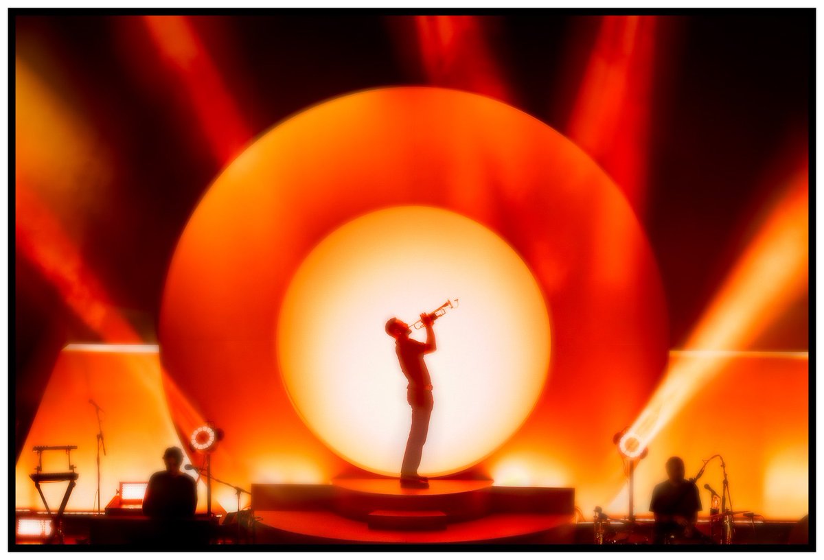 The Submarine Tour with <a href="/themarias/">The Marías</a> 🌀at <a href="/foxoakland/">Fox Theater</a> 
——
Check out my review with <a href="/staticandblur/">Static & Blur</a> for more pics! 

staticandblur.com/cities/san-fra…