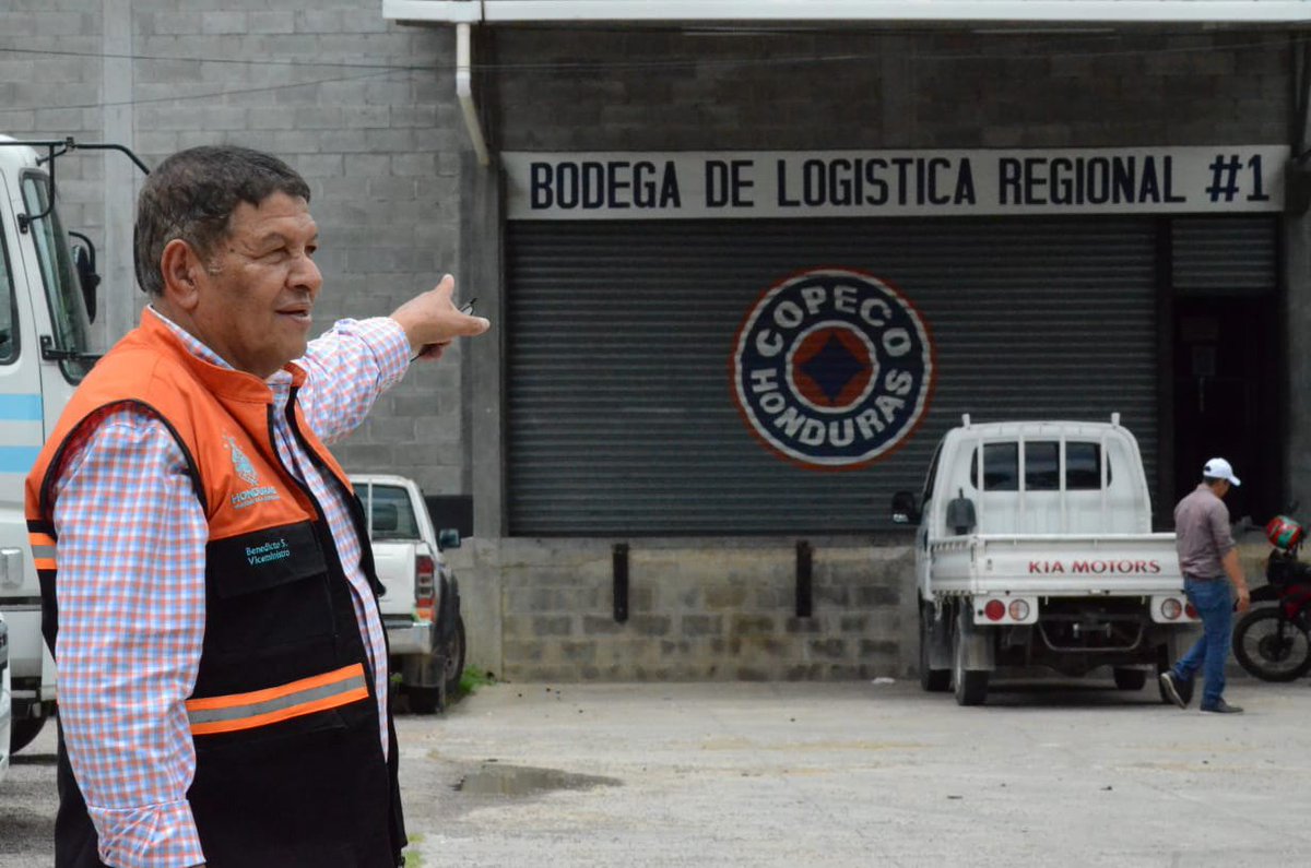 En La Ceiba, Atlántida 📌

Con el fin de verificar la logística e insumos con que se cuenta  para cubrir emergencias, el viceministro <a href="/JoseBenedictoS4/">Jose Benedicto Santos</a> , llega a la zona y visita instalaciones de la Regional I.