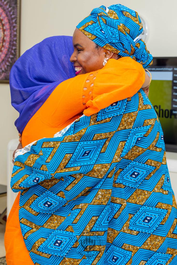 Burundi1stLady's tweet photo. Nimefurahi sana kuwa hapa #Zanzibar na kupokelewa vizuri na mke wa Rais wa Zanzibar, Mheshimiwa Mariam Mwinyi @mariamwinyi.  Asante kwa ukarimu wako na mapokezi mazuri toka uwanja wa ndege. Mungu ibariki Tanzania na Burundi! https://t.co/fzuQOEKJFu