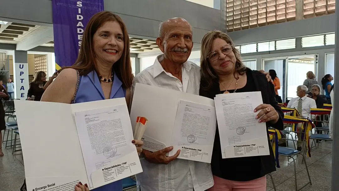uptlara's tweet image. #18Julio || El compromiso y  el sentido de pertenencia hacia una Institución que está sembrada en el pueblo de Lara, caracteriza a los Uptaebistas que han contribuido a la formación de los larenses y al desarrollo del territorio. Felicitaciones.!!

#SomosUptaeb