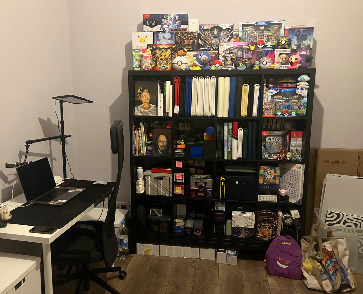 stwippie's tweet photo. Do I finally have a proper workspace😳😳😳 https://t.co/Hkxt6aIk3z