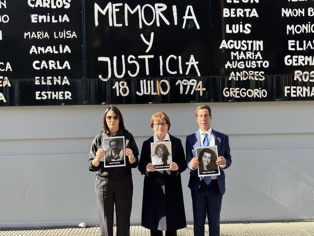 The attack on Argentina’s Jewish community building in 1994 killed 85 people. The worst terrorist attack in the Americas before 9/11. This year in Buenos Aires, legislators, special envoys &amp; leaders from around the world joined victims’ families to demand justice. #Amia30años.