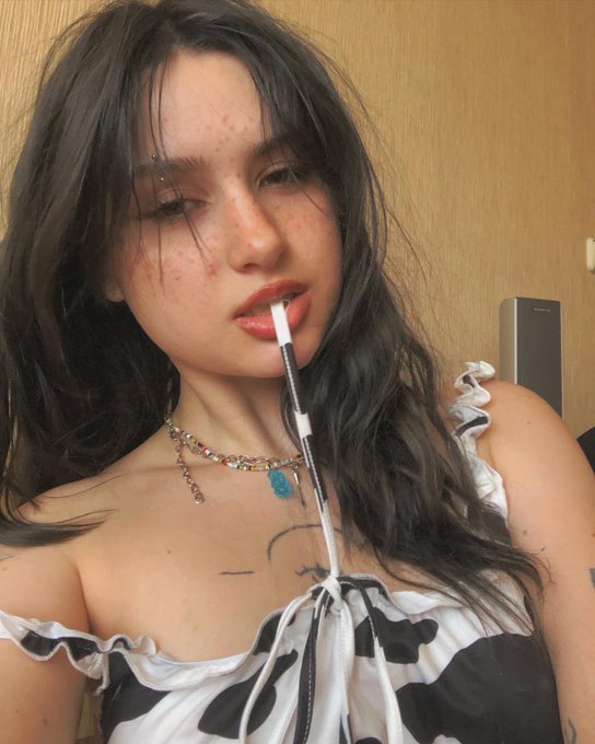 Tell me something new 💕 for a pic in dms https://t.co/OlxYVsU3cN