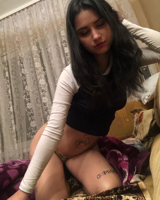 Tell me something new 💕 for a pic in dms https://t.co/OlxYVsU3cN