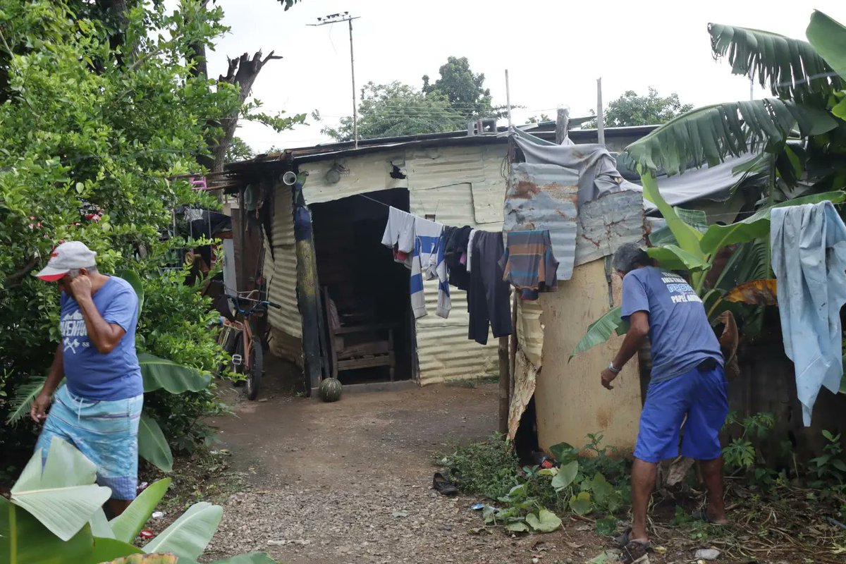 Como parte del amor que da el presidente <a href="/NicolasMaduro/">Nicolás Maduro</a> a su pueblo, hoy Yolanda y Antonio del barrio 15 de Marzo en la zona sur de Acarigua, recibieron los Kits de materiales para la autoconstrucción de sus viviendas.

#PáezProduceYCrece #VenezuelaObrera
#1x10DelBuenGobierno