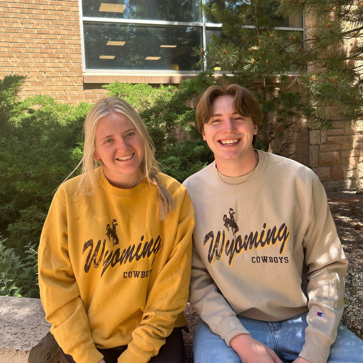 Happy Thursday, Pokes! 
We're loving this weather, but you can never have enough comfy clothes (in our humble opinion). Check out these neutral reverse weave crews, online or in-store! 
🔗: uwyostore.com/shop_product_d…