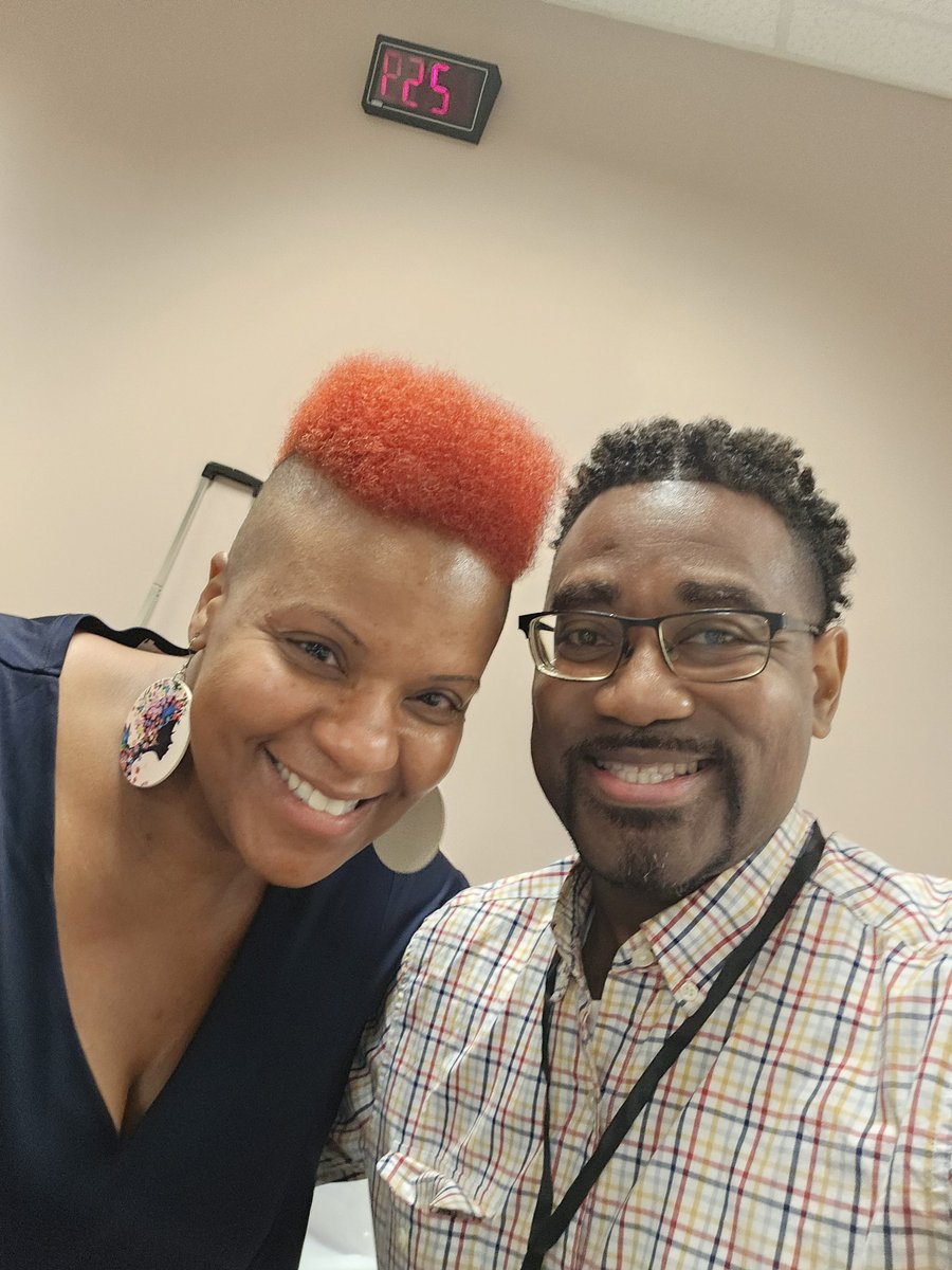 jerrell_hudson's tweet image. @RANESIAEDWARDS @jerrell_hudson @R4Leaders 
I really enjoyed your session on Strategic  Leadership. The nuggets and strategies you shared were practical and easy to implement. Thank you for all of the useful handouts and free goodies you gave to us!!! Be blessed!!😀❤️🙏🏿

#R4APCon