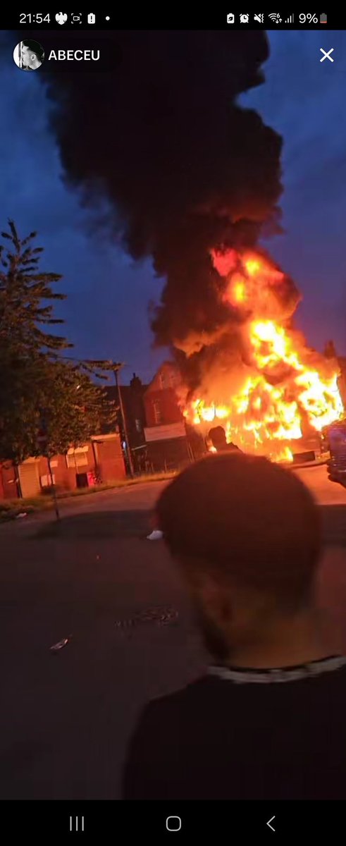 Zooman_82's tweet photo. @WestYorksPolice  have video evidence of person who set the bus on fire in Leeds tonight https://t.co/kV73BeoR2I