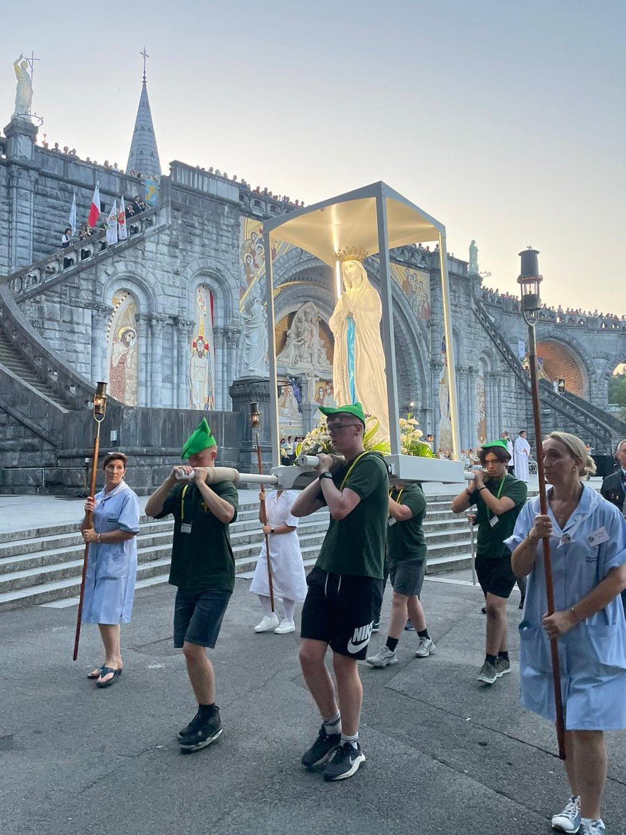 And tonight some of our young pilgrims were chosen to carry Our Lady for the Marian Procession. ✝️✝️ 

Stay tuned to watch a video our young pilgrims carrying Our Lady of Lourdes! 📲📲 

#ladyoflourdes #pilgrimage #lourdesfrance
