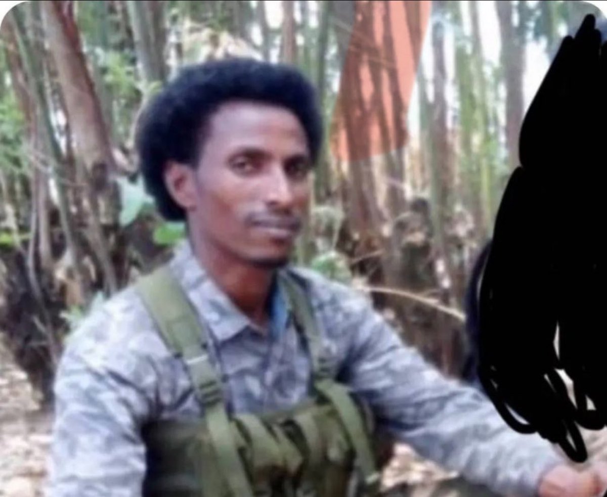 tadesse_yuri's tweet photo. ትግላችን የአማራን መከራ ማስቆም እንጂ ለእስክንድር መገረድ አይደለም!! እስክንድር አማራን እርስ በእርስ ያጋደለ አረመኔ ሰው ነው !! ገና መች ጀመርኩና ይህ ሁሉ ጫጫታ ። 
ሻለቃ ወንዶሰን አበበ ይባላል በጎሽ ባዶ ላይ የአንበሴዉ ብርጌድ ሀላፌ ነበር የእነ እስክንድር  ቡድን ለሽንምግልና ጠርተዉ በአስቃቂ ሁኔታ አይኑን በሳንጃ አዉጥተዉ ገለዉታል። 

እንዲህ አይነት ወነጀል ማስቆም እየቻለ በስልጣን ሰካር አማራን እያጋደለ ያለን አረመኔ ገና መች ጀመርኩና !! የስልጣን ረሀብተኛው አረመኔ ድል ለዲሞከራሲ ብሎ ጀምሮ የደሀ ልጅ የሱን ስልጣን ለማስጠበቅ መጨፍጨፍ ለእስክንድር ገረዶች አይታይም !! 

የኔ ትግል ለደሀው የአማራ ገበሬ ነው !! የዲያስፖራ ሌባ ለእስክንድር ተገረድ : እኔ የአማራ ገበሬን ሀቅ አልበላም !! 

ሸኔና ህወሀትን ሰቃወም በመርህ ነው : የቤቴን ፋሺዝም እኔው እነቅለዋለሁ ❗️❗️❗️❗️❗️