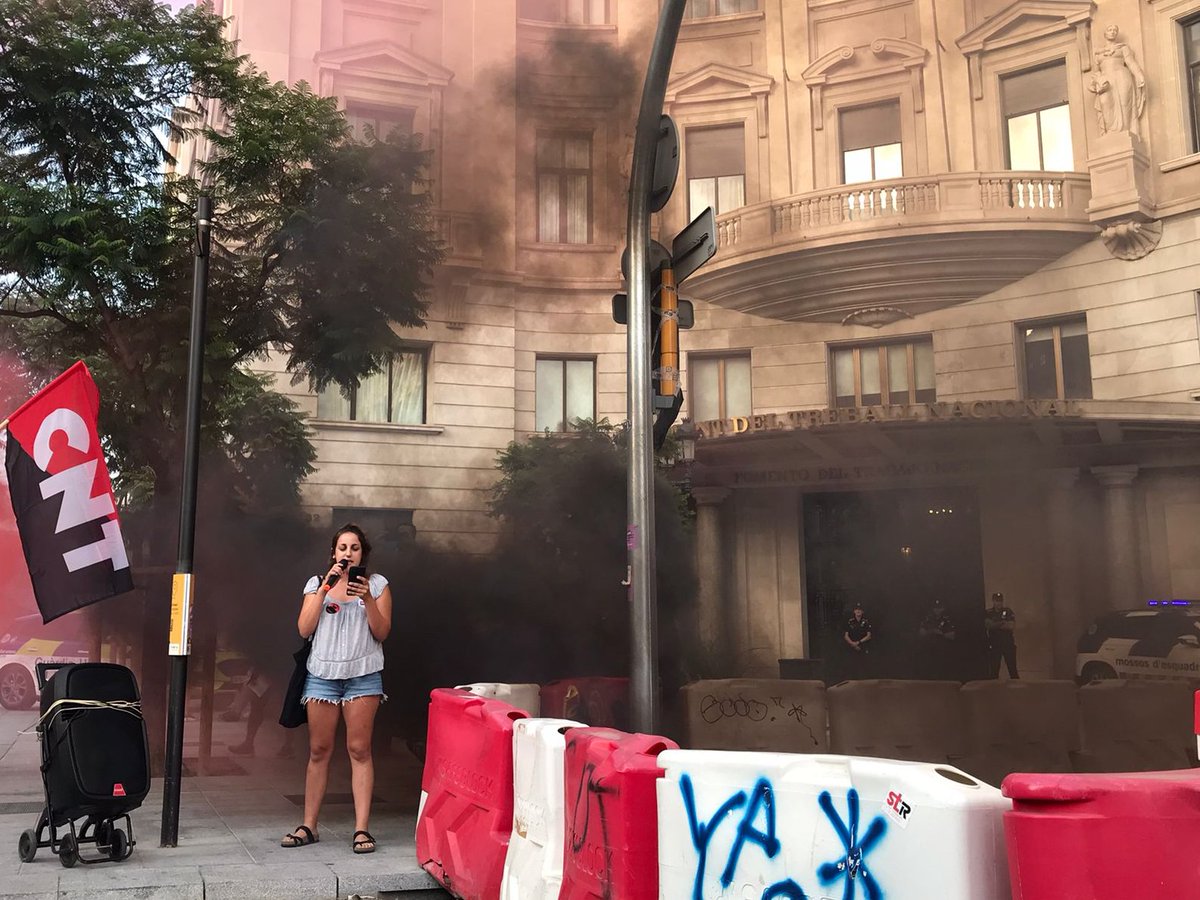 18J | Avui hem omplert els carrers de Barcelona de solidaritat, hi ho farem els cops que faci falta.

Davant la seva repressió, més organització.

Companyes, no esteu soles!