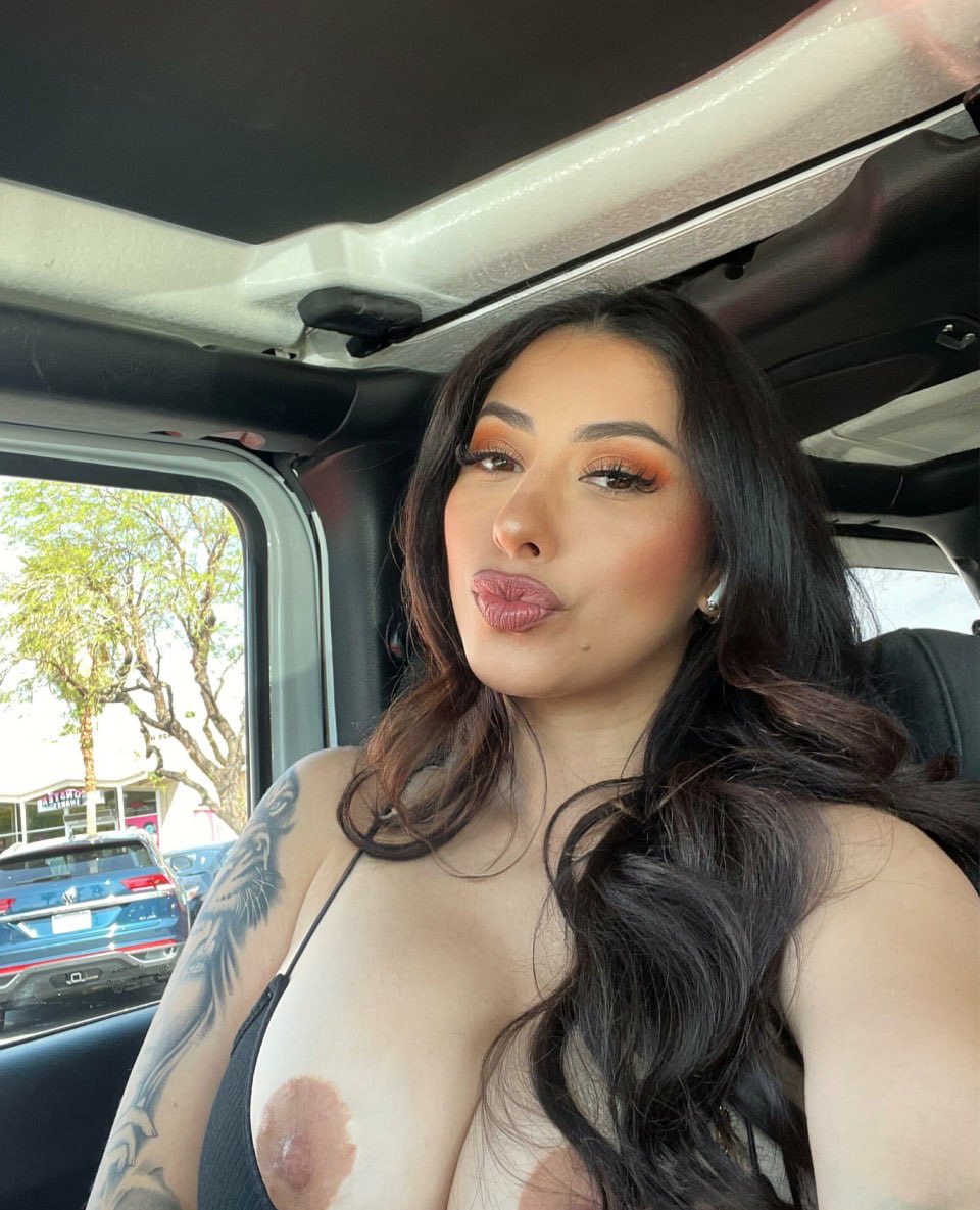 HunnieBunns77's tweet photo. @KarelyRuizxx Y a mí?? https://t.co/JwBpAVUb55