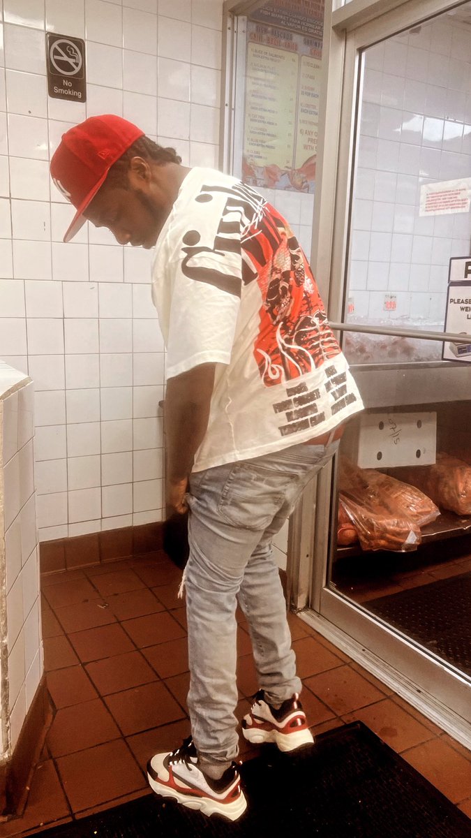 KingMoneyBaby's tweet photo. Take a picture it a last longer 🤧 https://t.co/t0Y69t7Eoc