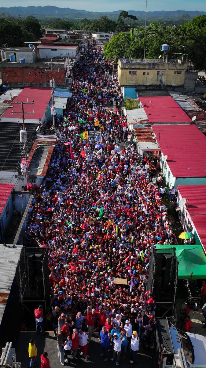 ConElMazoDando's tweet photo. #ConChávezYNicolásPorLaPaz YARACUY – YUMARE | Aquí están los hijos e hijas de Chávez, abarrotando de amor las calles de Yumare en apoyo al hermano presidente @NicolasMaduro.

#18jul @dcabellor https://t.co/9MXMVWyIE7