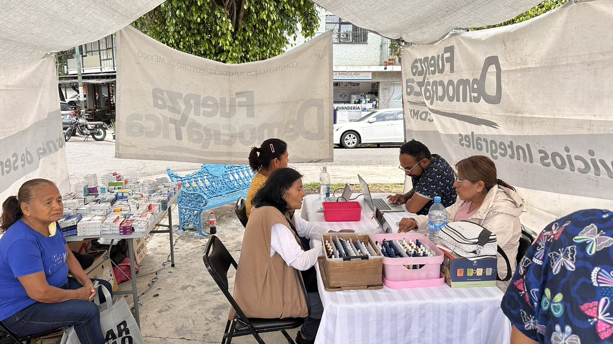 arturo_elias70's tweet photo. Nos encontramos llevando a nuestros vecinos de la Nva Santa María en Azcapotzalco, la
Jornada de Servicios que el Dip @vhlobo  ofrece día a día para beneficio de la Ciudadanía #FuerzaDemocratica siempre ayudando a nuestros vecinos de la CDMX #EquipoLobo https://t.co/rasD4COCl9