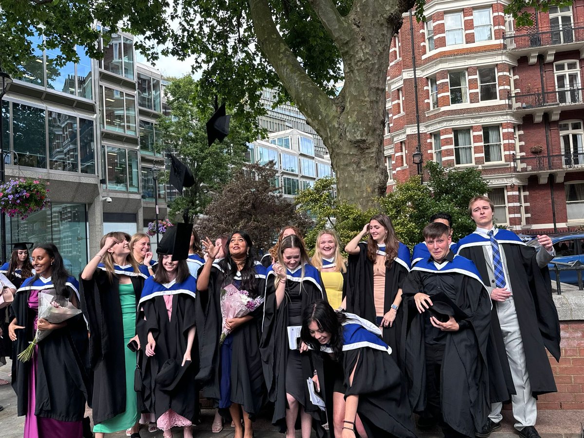 StMarysPsy's tweet photo. Some more wonderful photos of the iconic hat toss! Too good not to share.  

You have all done so well to earn this fabulous achievement. Your beaming faces say it all. It was an absolute pleasure to be part of your journeys and to enjoy the celebrations with you 🎓🥳🎓🍾 https://t.co/ZQogyvZ6ma