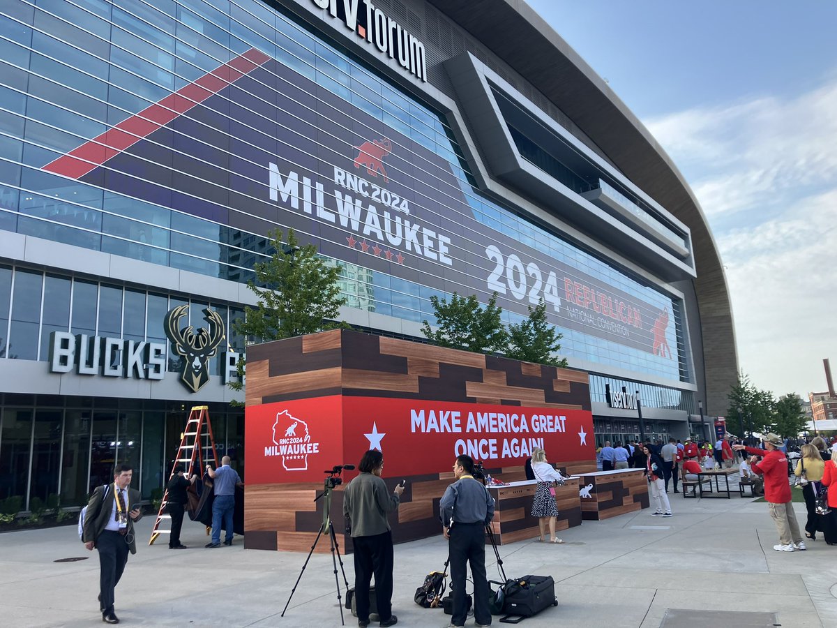 lesliehubertwi's tweet photo. Not enough words to describe what a fantastic week it has been at the @GOPconvention in MKE. Our volunteers are the best and most welcoming crew! So excited to press forward with our new VP candidate @JDVance1! Onward to Victory! 💪🇺🇸🙌 @GOP @WisGOP https://t.co/WKoXZBEydb
