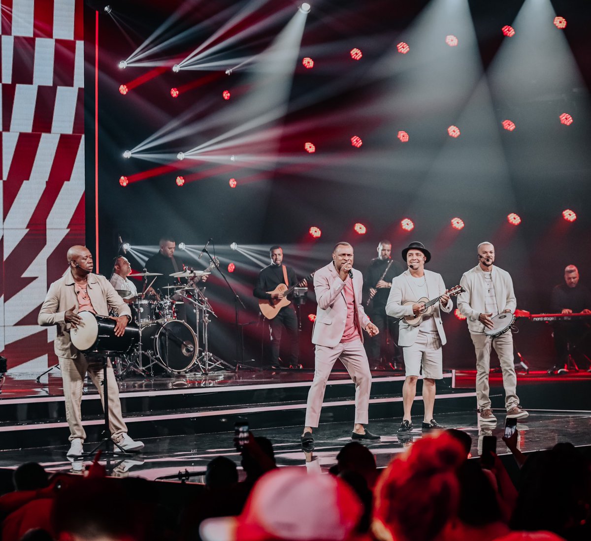 Gravar o DVD Histórias Pra Cantar foi muito especial pra gente e o #tbt de hoje não poderia ser outro. ❤️‍🔥 Conta aqui pra gente, qual música desse projeto te marcou mais?