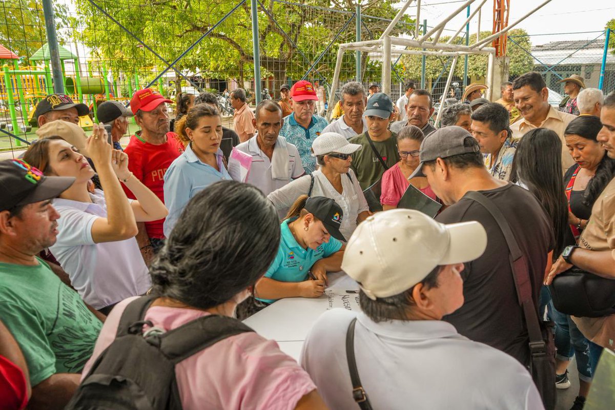AUNAPColombia's tweet image. 🎣 Con la presencia de cerca de 300 pescadores, acuicultores y comercializadores de La #Dorada, #Caldas; #PuertoBoyacá, #Honda y #PuertoSalgar realizamos la Mesa de Diálogo No 17 del país, para brindar soluciones y generar alternativas a las necesidades de nuestras comunidades.