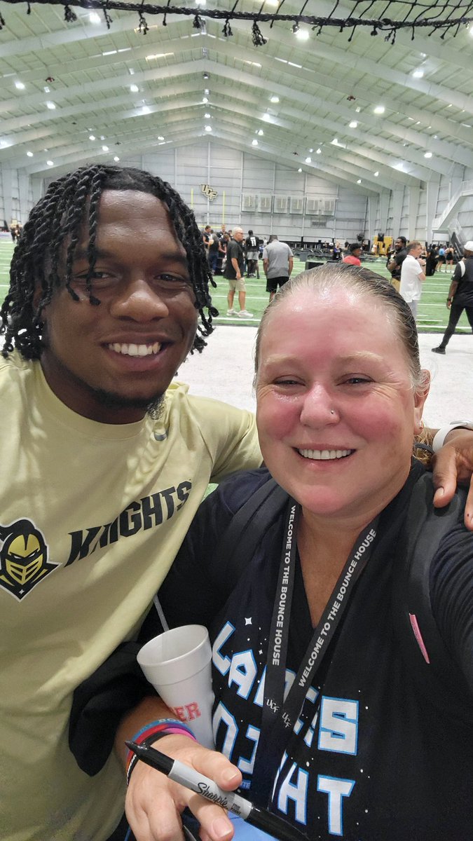 cozyinmyshell's tweet photo. @rjharvey07 in da house #LadiesKnight #UCFOOTBALL #UCFTwitterMafia https://t.co/zuu9tqeqQr