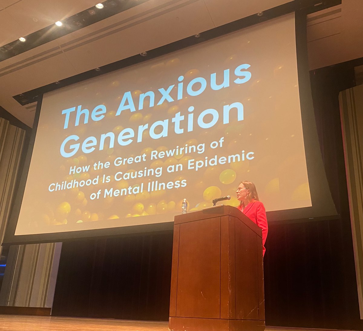 Dr. Amy Orben @OrbenAmy giving a keynote on Protecting Adolescent Mental Health in a Digital World <a href="/IC2S2/">IC2S2</a>, super impactful and inspiring