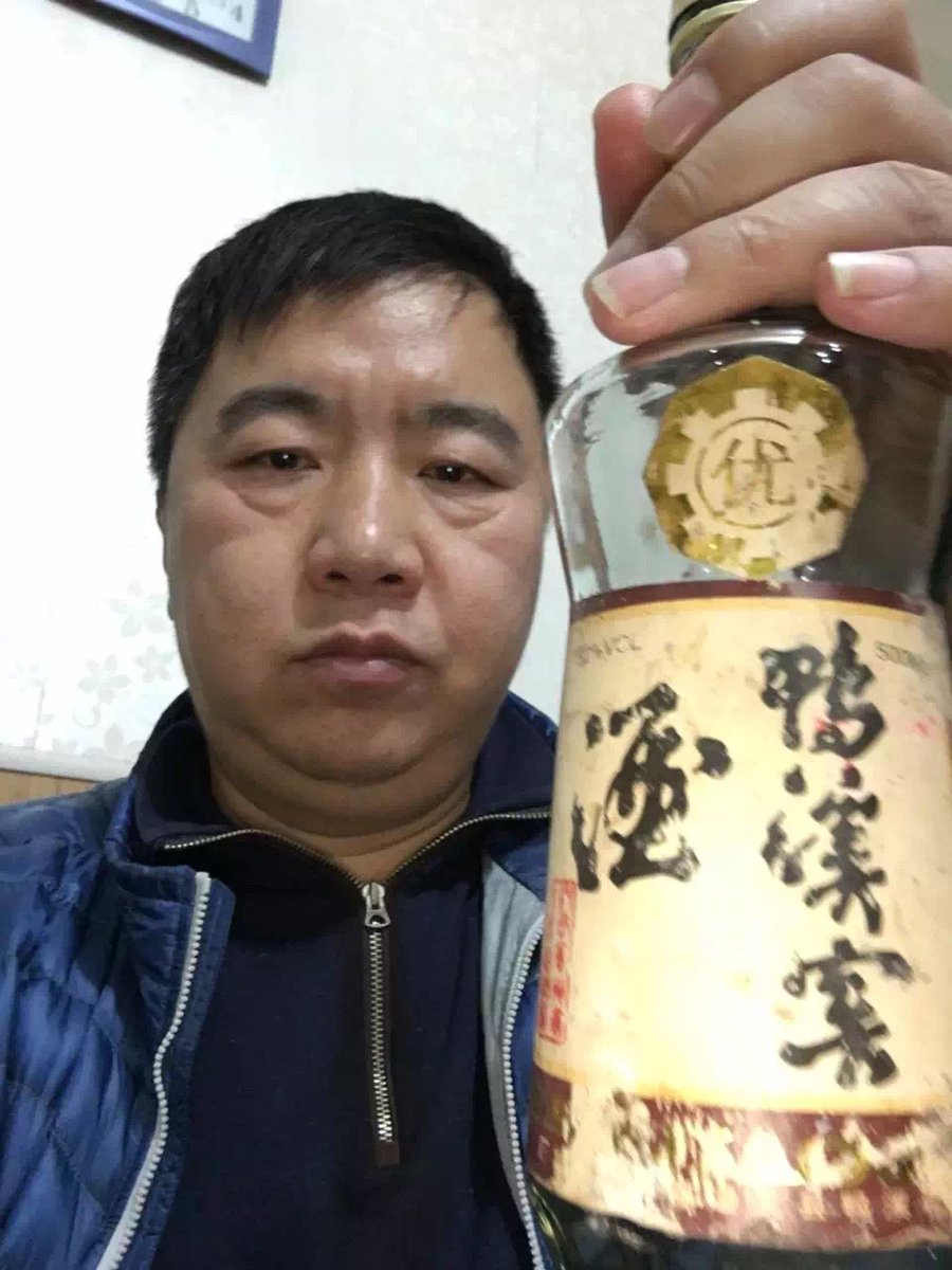 文信你几次三番纠缠88JJ，非要诬陷88JJ骗了你一万美金，你举着所谓证据闹到纽约楼下向老郭要公道，长岛伸手向你要资料你不肯给，分明心虚至极
你的朋友多次向你咨询88JJ如何骗你钱，你一直说不出个所以然，你这张嘴就诬赖人的本事从我多年前遇到你起从未改变，有种你就发推晒出证据和逻辑证明你被骗？