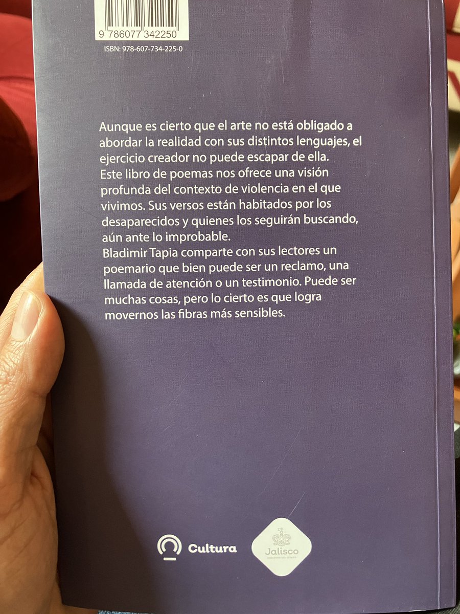 Un epígrafe de <a href="/daesu65/">jesus ramon ibarra</a> en este  poemario de Bladimir Tapia (joven poeta de Puerto Vallarta): “No se borra la cicatriz en la piel del tiempo” (2023, <a href="/CulturaJalisco/">Cultura Jalisco</a>). ¿Tenías noticia de esto, Jesús Ramón?