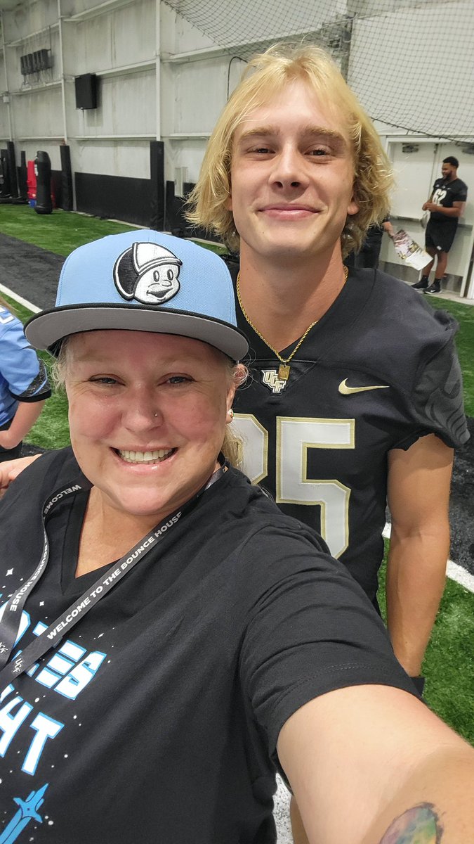 cozyinmyshell's tweet photo. Love me some @BoomerColton #UCF #LadiesKnight https://t.co/Icy0hibaAa