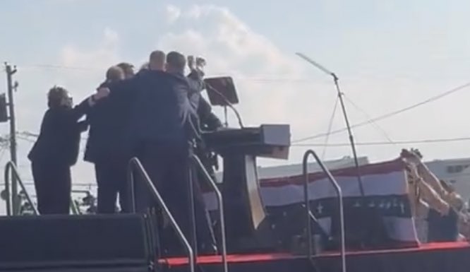 DikTalk's tweet photo. @hodgetwins @CryptoPatriot11 @magapaulie @CryptoViking_19 @CryptopherPratt So we can all agree, it wasn’t the teleprompter? They’re both intact https://t.co/8CY0TnVx4H