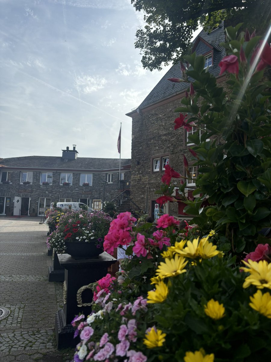 The final day of exploring Koblenz. The largest castle &amp; fortress on the Rhein river and Seilbahn this afternoon. What a week! 👌🏰 🚠<a href="/MrsEarnshawMFL/">Tracey Earnshaw</a> <a href="/TheHelesMr_Bean/">Mr Bean</a> <a href="/HelesEnrichment/">Hele's School Extra Curricular & Enrichment</a> @High_Heles